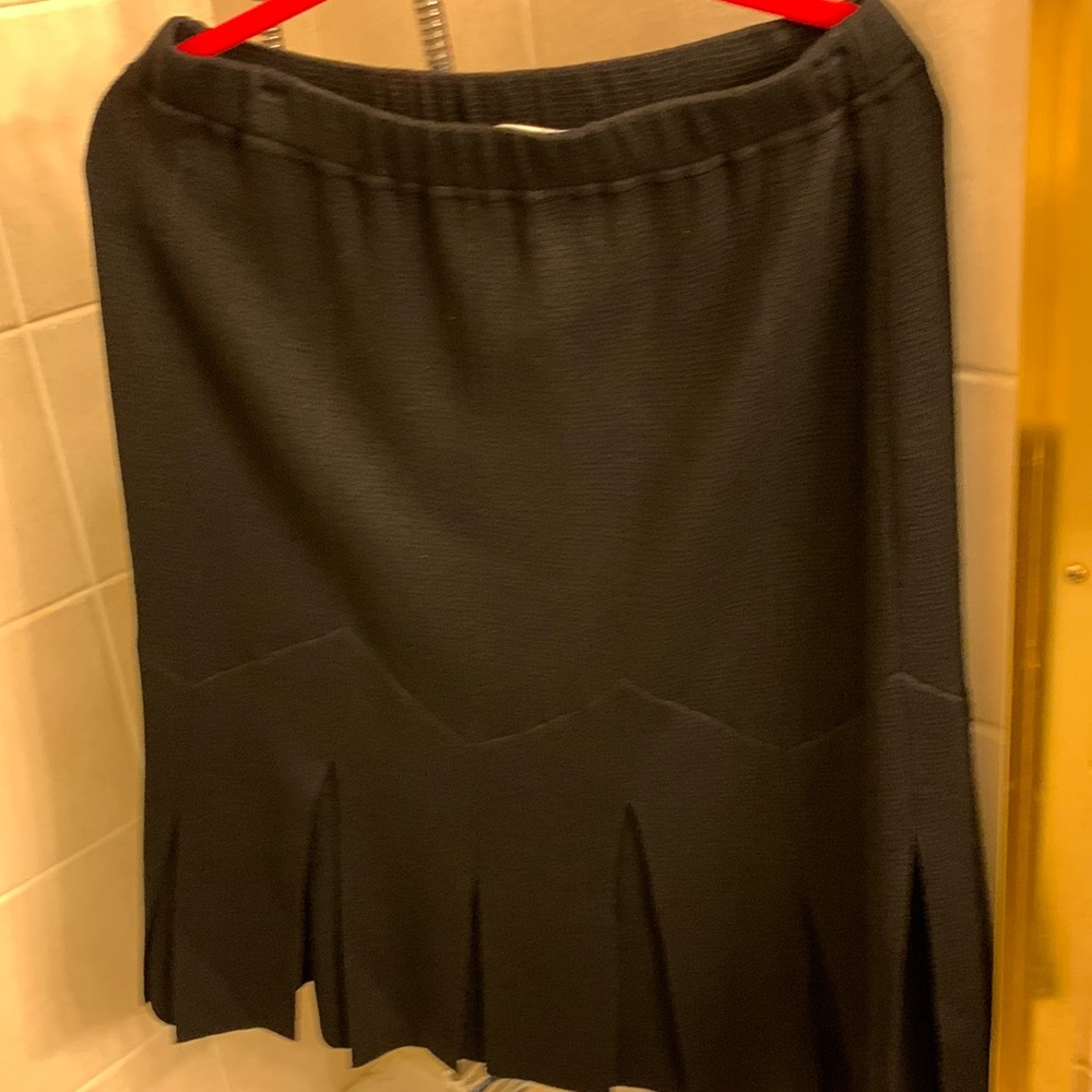 St. John woman’s polyester skirt